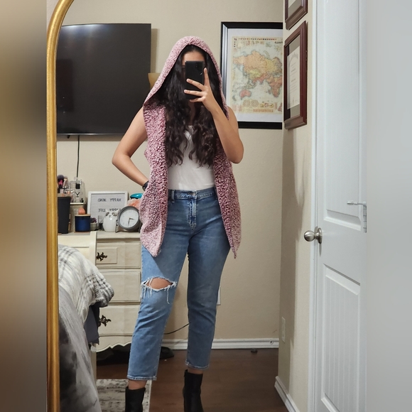 Sherpa Vest with Hoodie - Picture 8 of 8